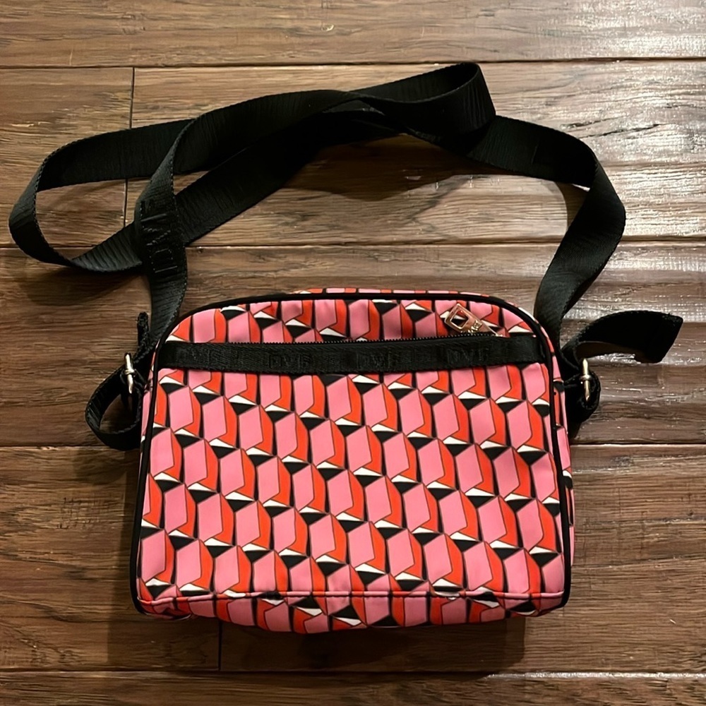 DVF (Diane Von Furstenberg) x Target Pink Modern Geo Crossbody Camera Bag